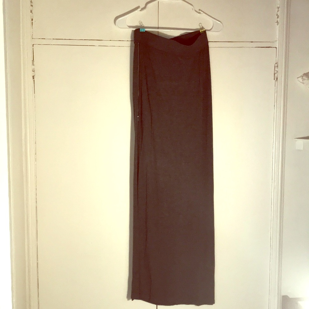 Sleek slit-leg skirt